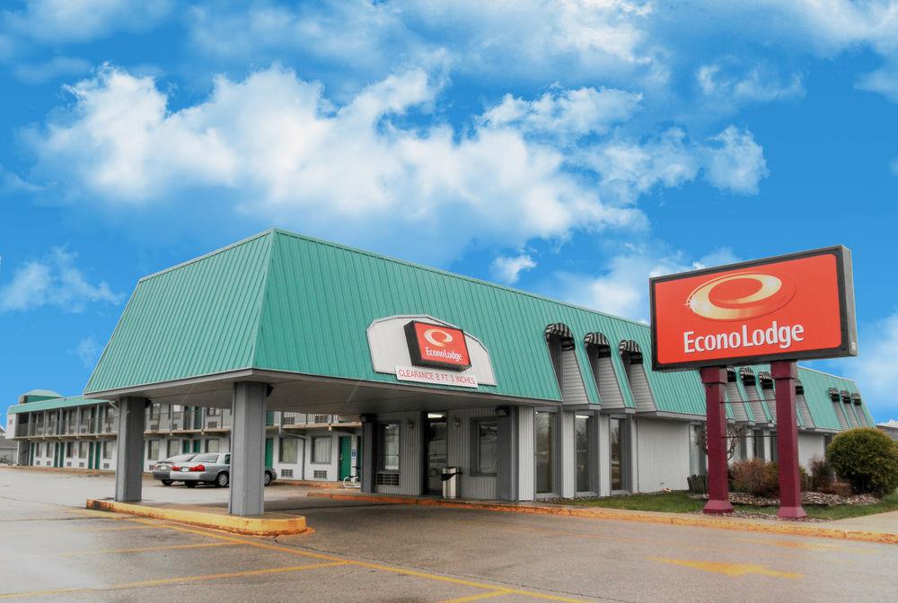 Spencer Inn & Suites Exterior photo